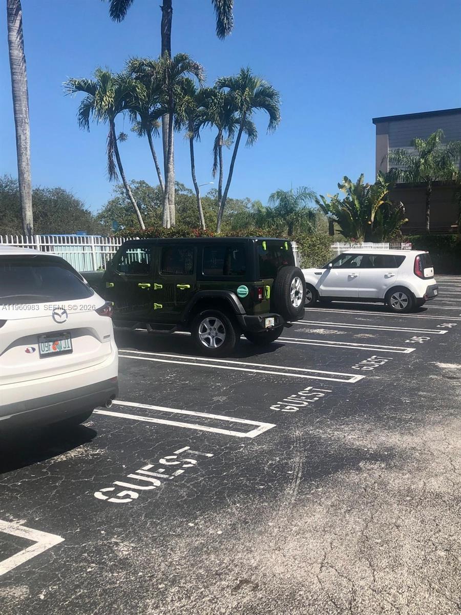 MIAMI, FL — photo 3 of 15