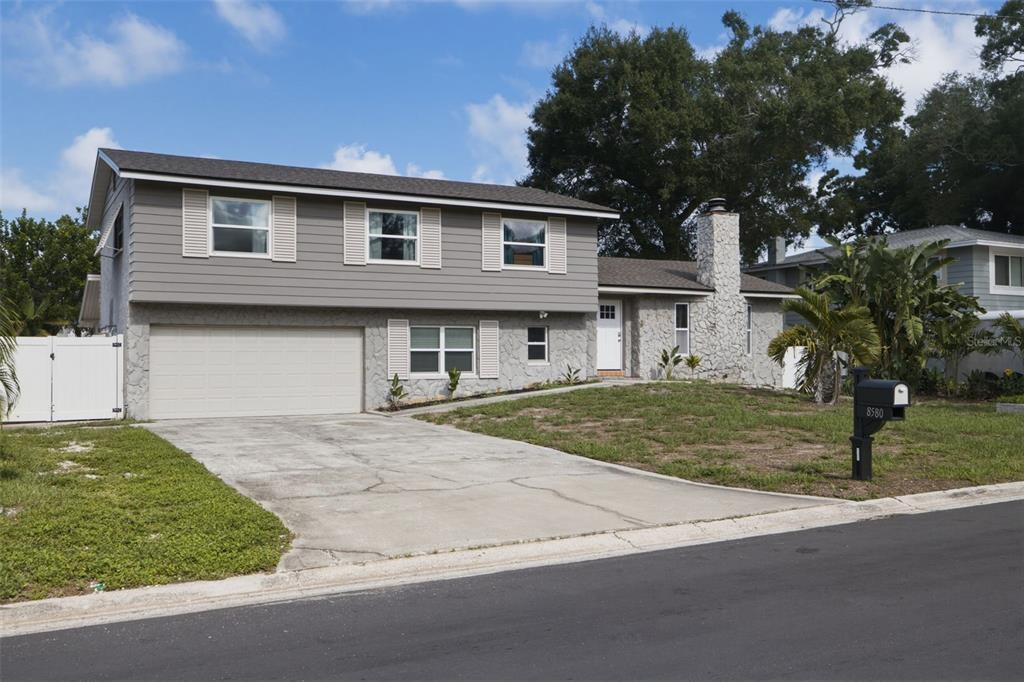 8580 139TH LANE, SEMINOLE, FL — photo 2 of 30