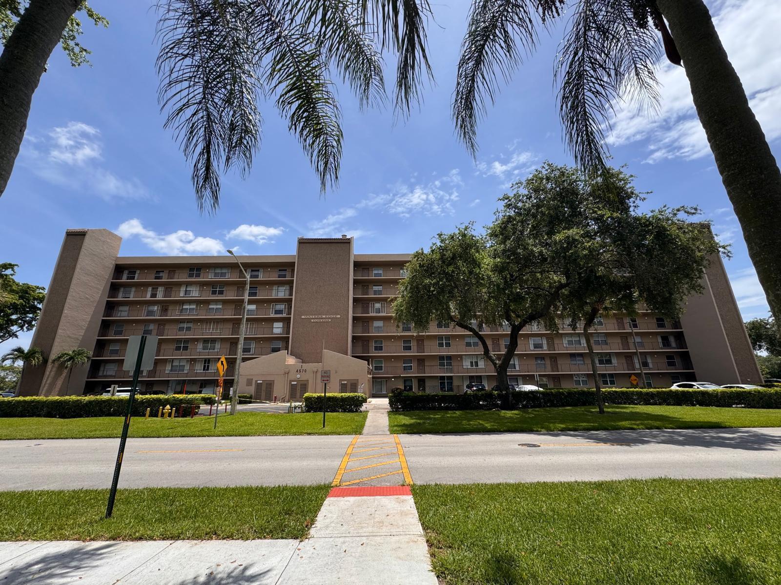 4570 NW 18th Avenue # 605, Deerfield Beach FL 33064