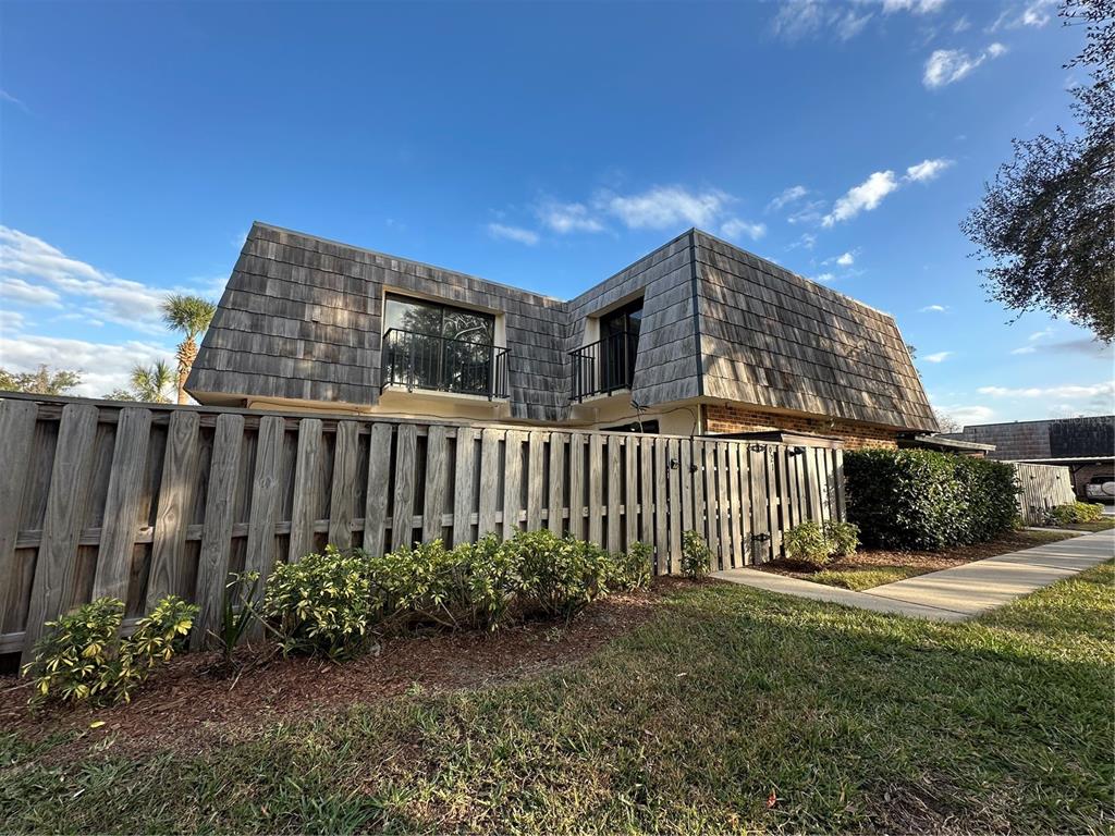 921 ROYAL OAK BOULEVARD