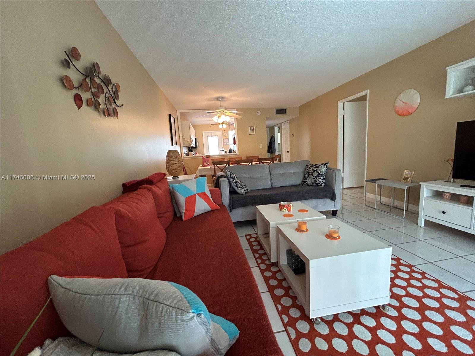 4800 Hillcrest Ln # 103, Hollywood FL 33021