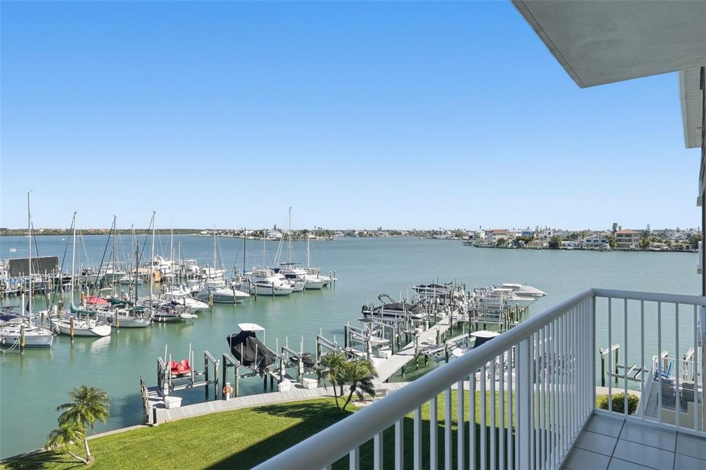 425 150TH AVENUE UNIT 2404