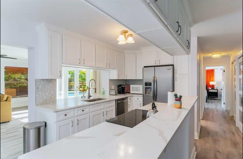 2521 NE 51st Street, Lighthouse Point FL 33064