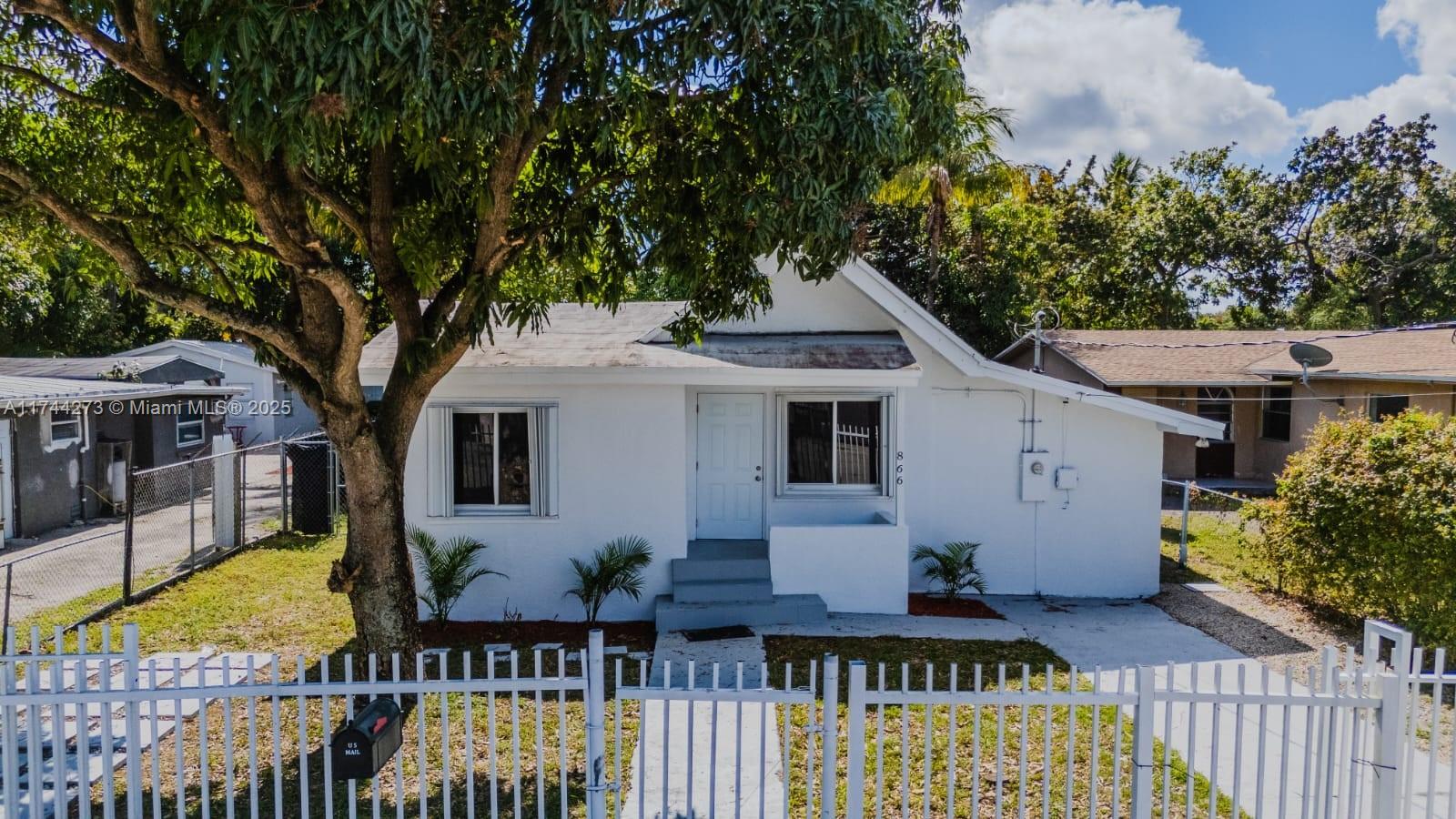 866 NW 108th St, Miami FL 33168