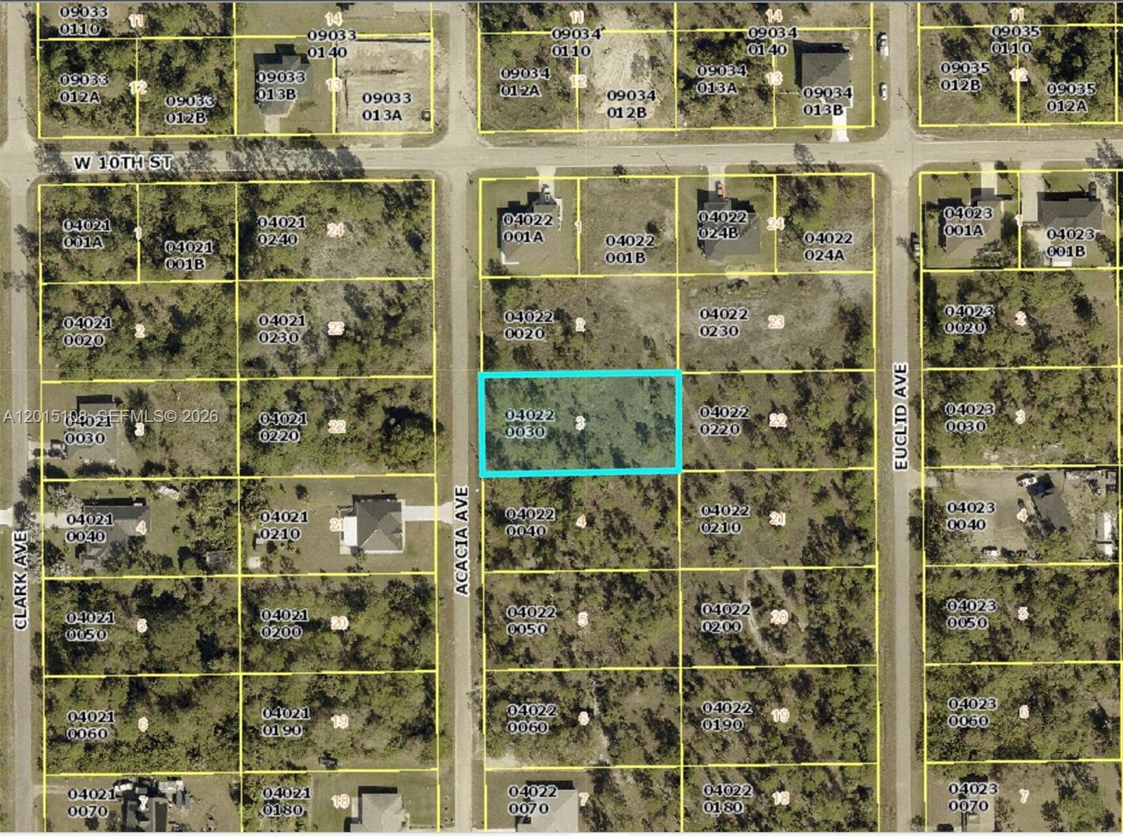 This is a satellite map showing a vacant lot highlighted in blue among residential properties — 918 Acacia Ave, Lehigh Acres FL 33972, LEHIGH ACRES, FL