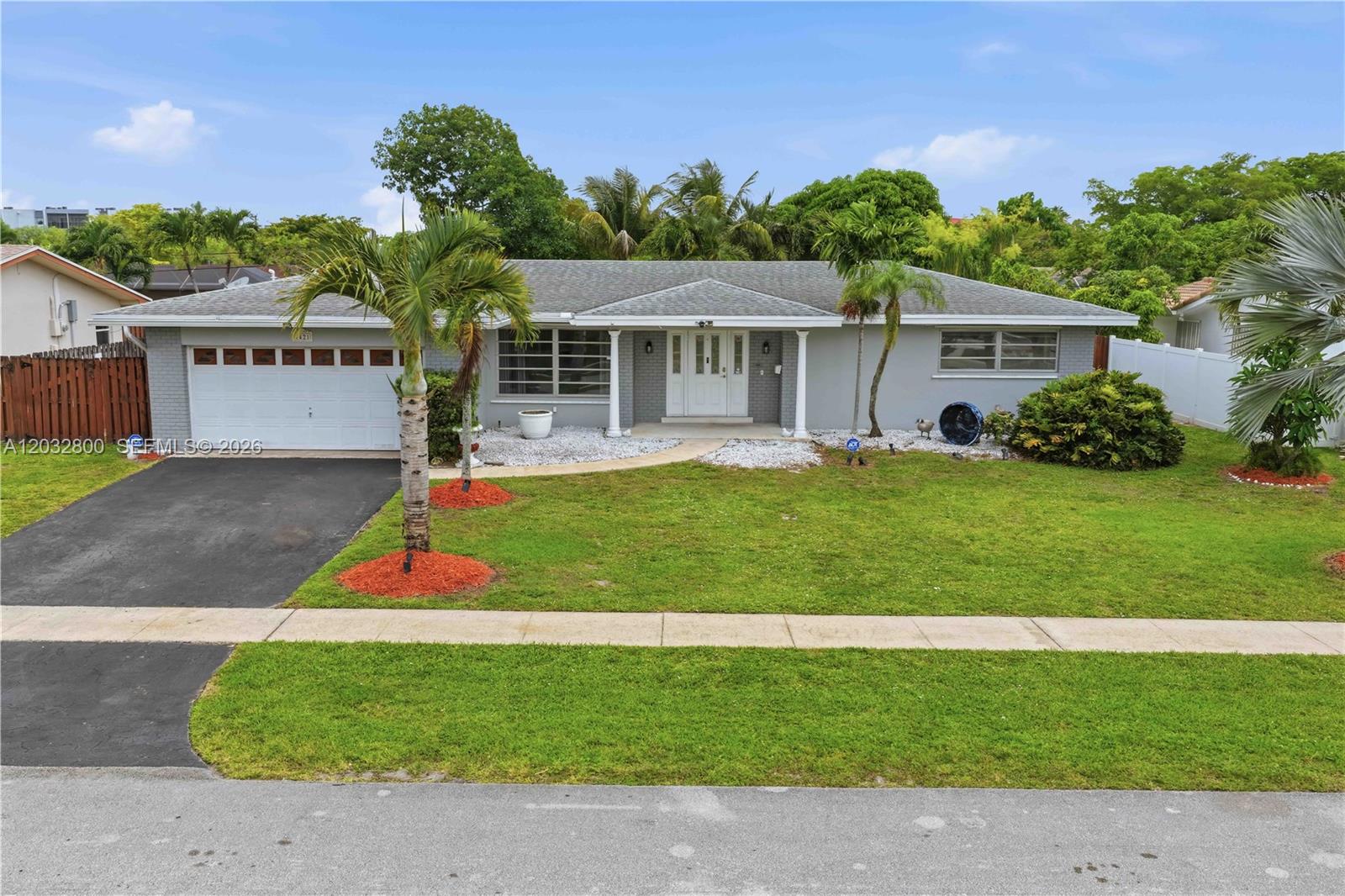 7421 NW 14th St, Plantation FL 33313