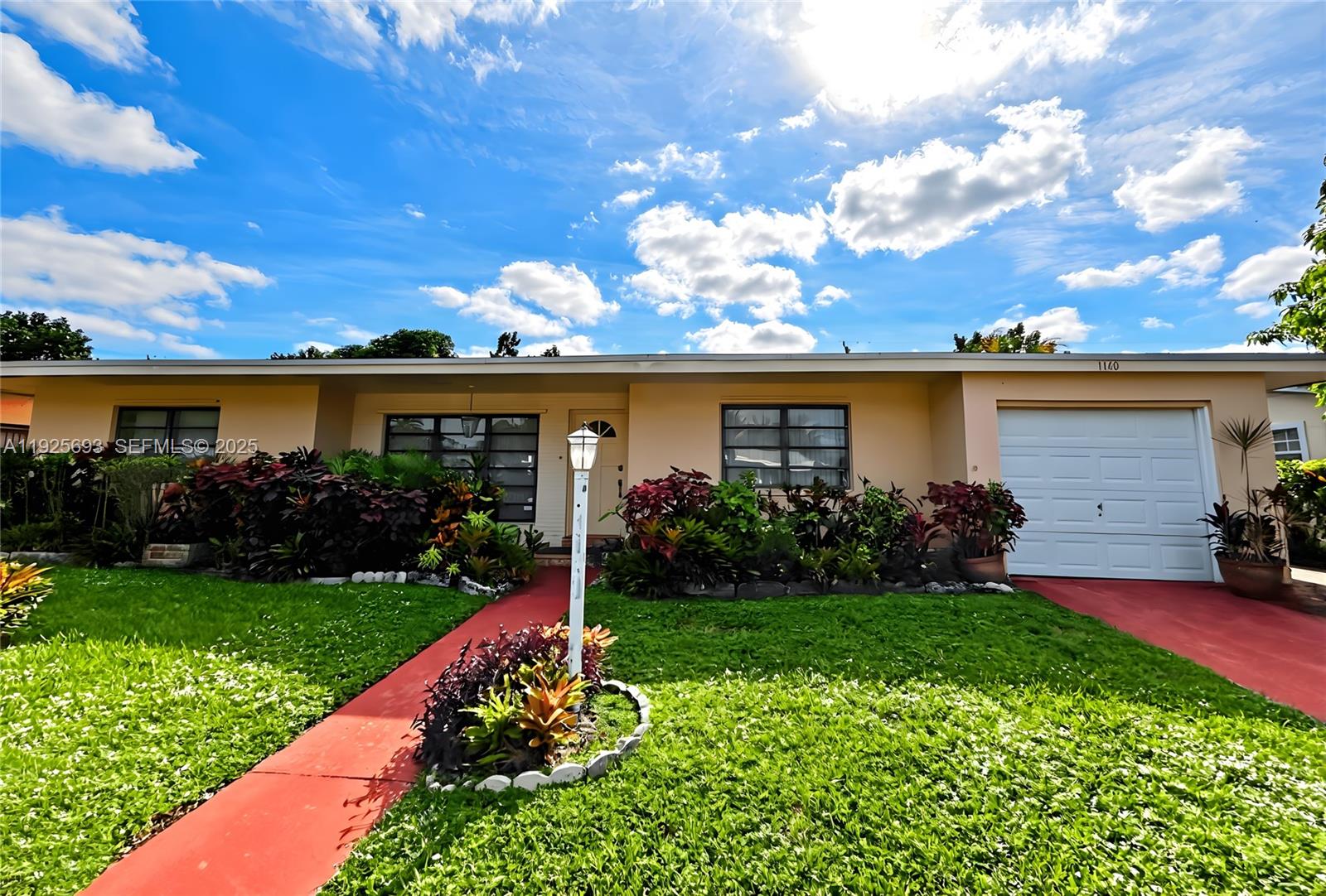 1140 NE 204th St, Miami FL 33179