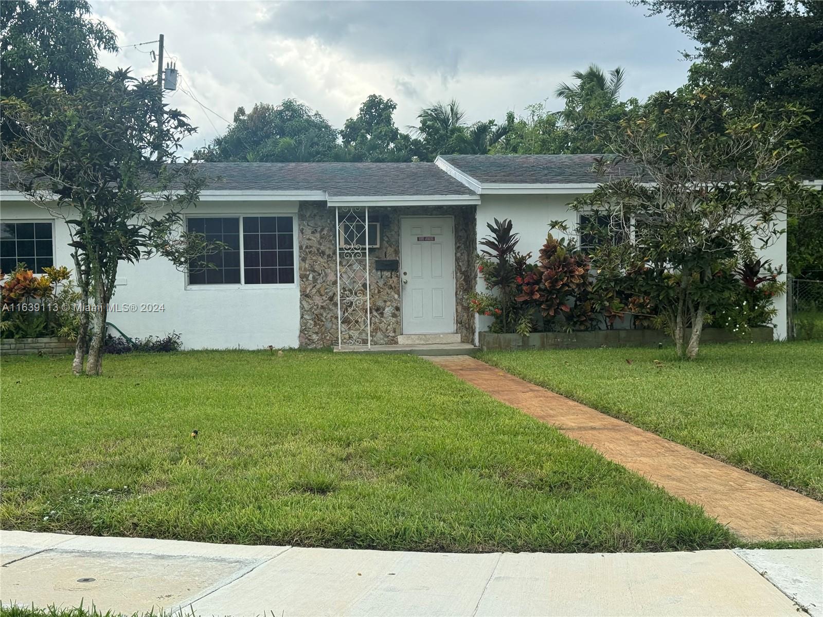 798 NW 179th St, Miami Gardens FL 33169