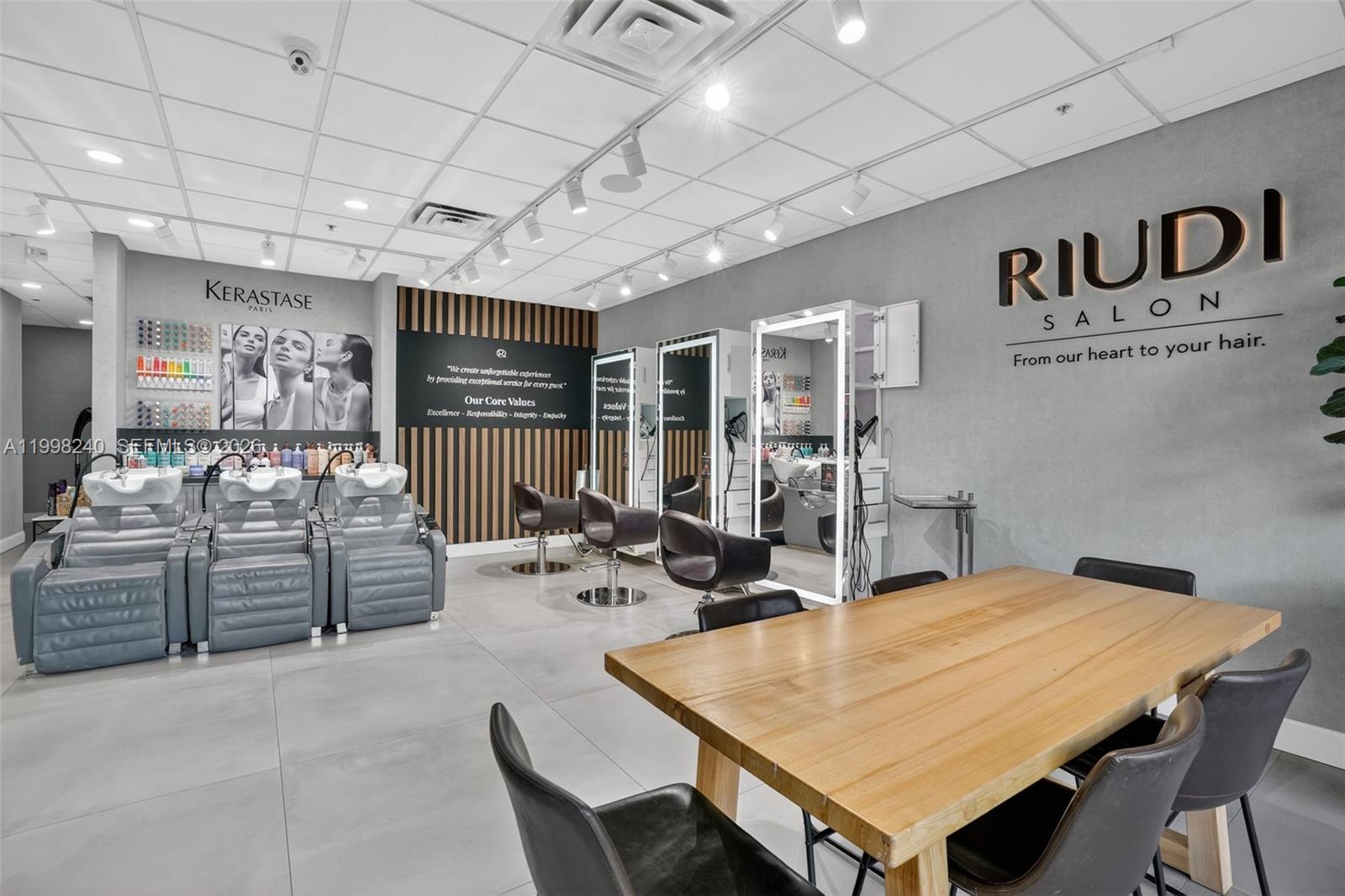 Beauty Salon For Sale In Hialeah, Hialeah FL 33015
