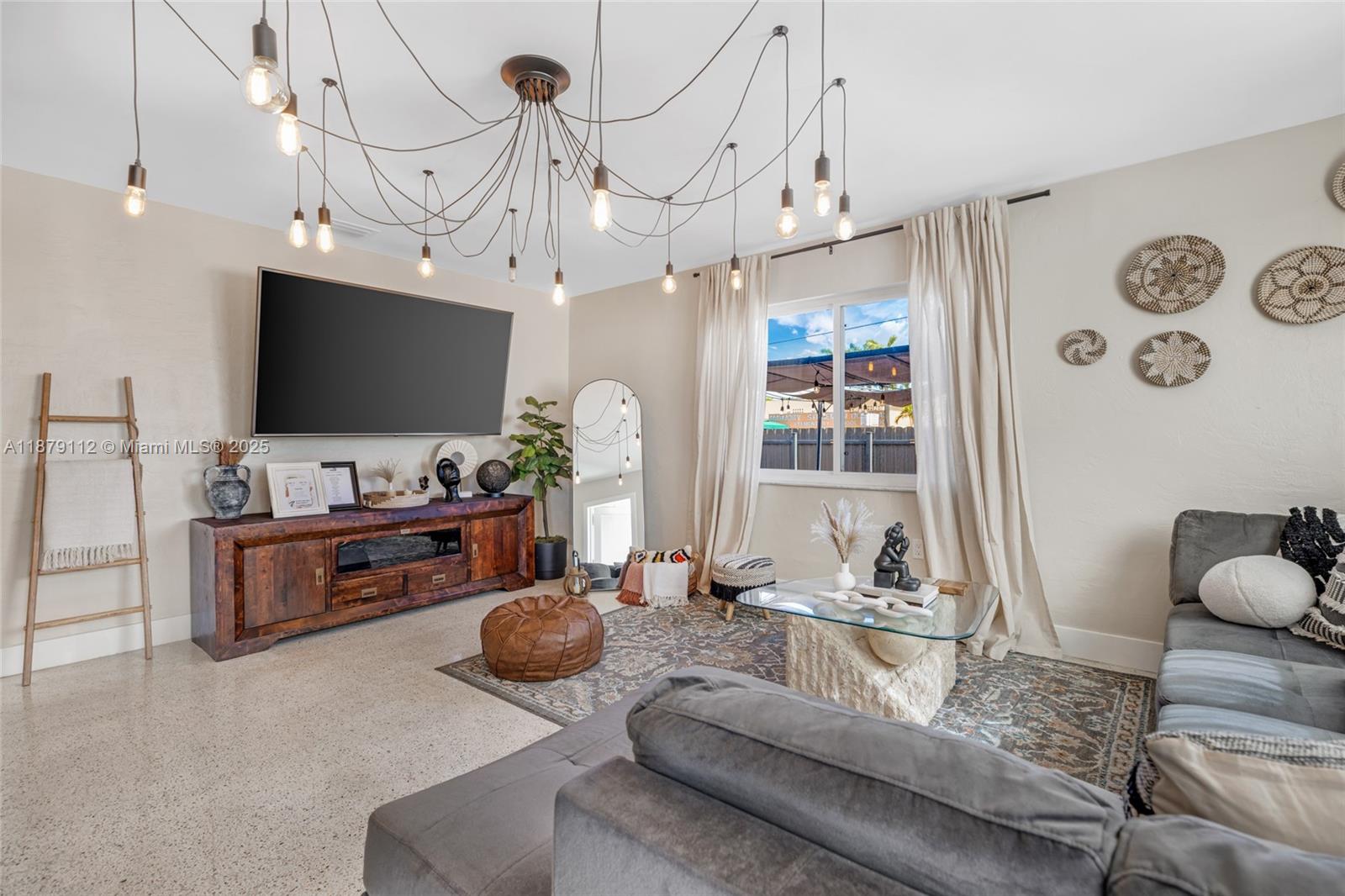 11900 SW 2 St, Miami FL 33184