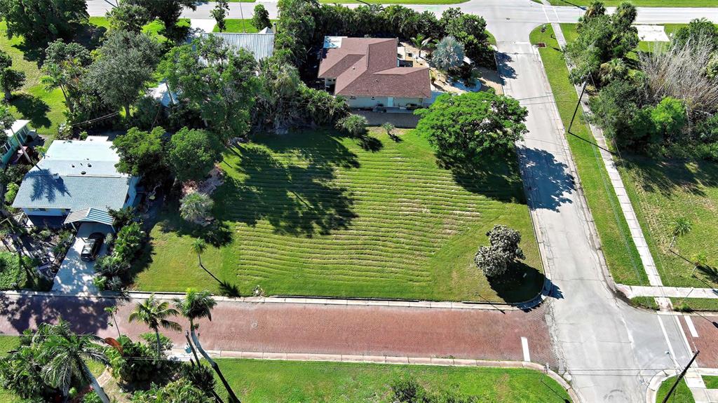 527 PALM AVENUE, PUNTA GORDA, FL — photo 2 of 13