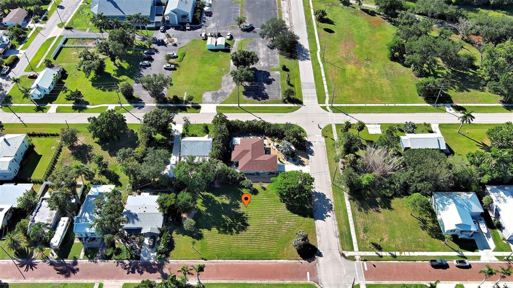 527 PALM AVENUE, PUNTA GORDA, FL — photo 3 of 13