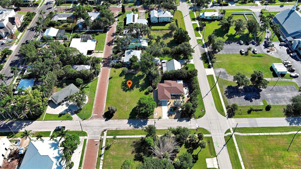 527 PALM AVENUE, PUNTA GORDA, FL — photo 4 of 13