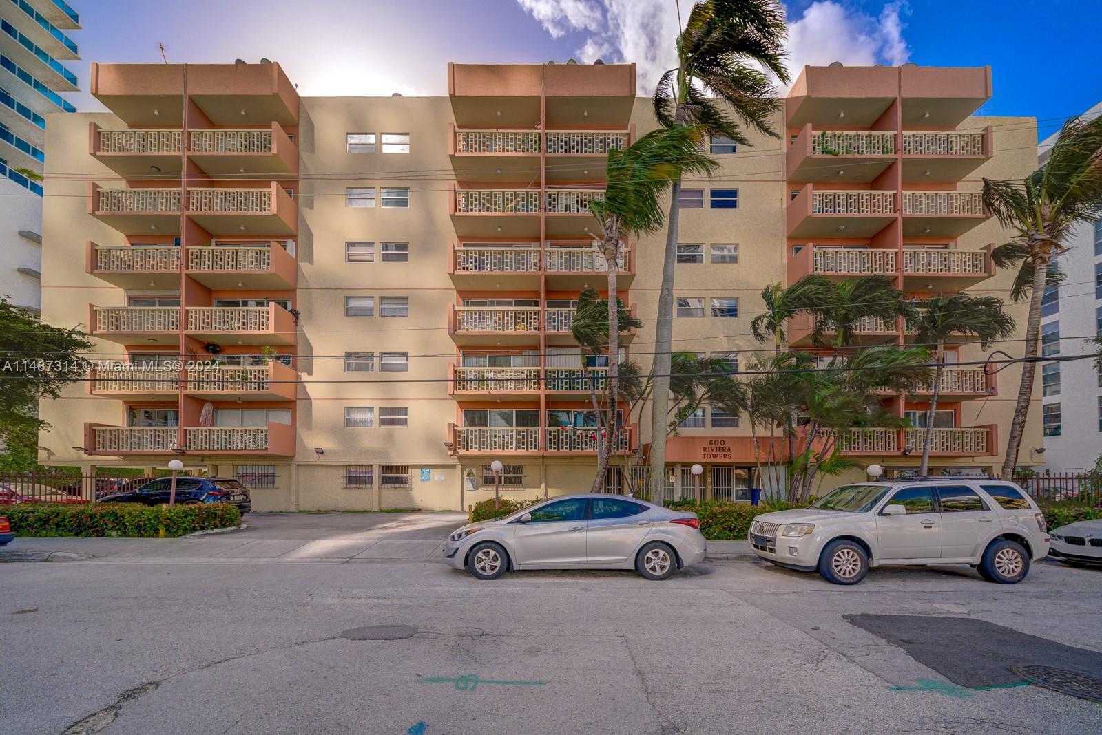 MIAMI, FL — photo 2 of 27