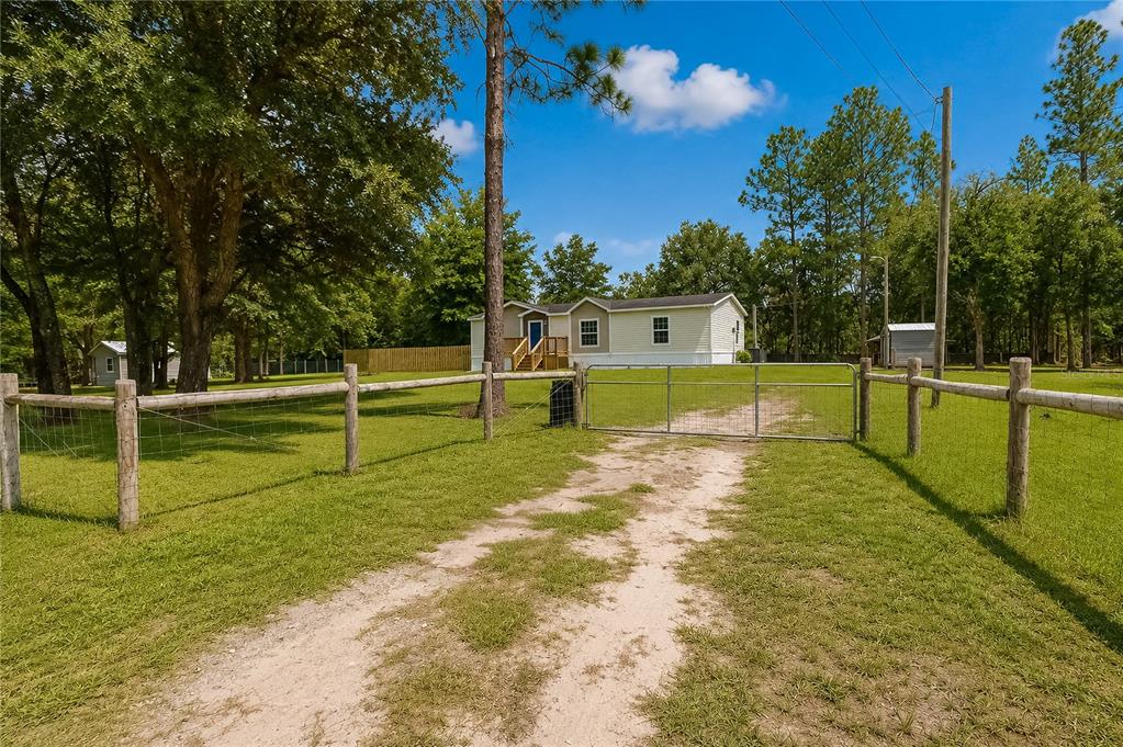 13711 NE 8TH STREET, WILLISTON, FL — photo 3 of 30