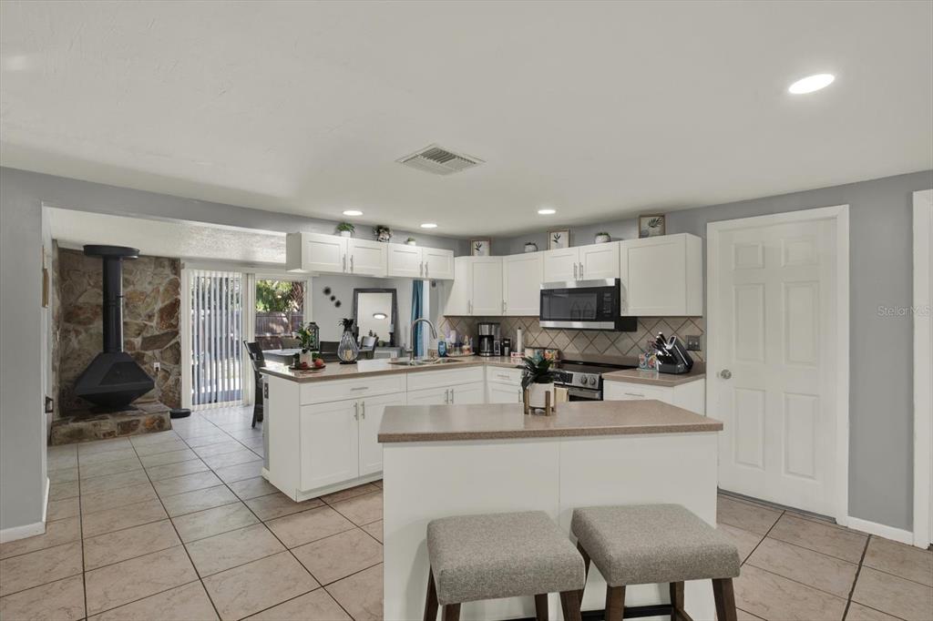 5609 QUIST DRIVE, PORT RICHEY, FL — photo 5 of 23