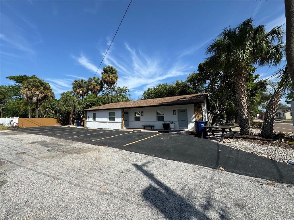 208 N ARMENIA AVENUE