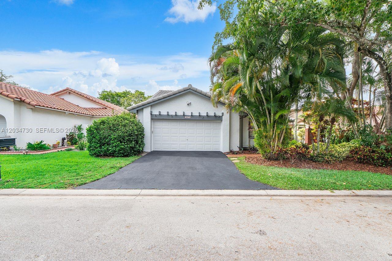 2073 Montpeliar, Weston FL 33326