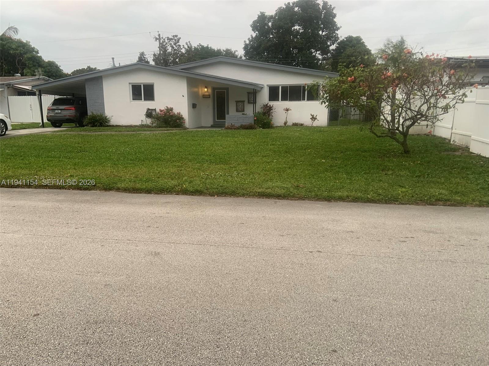 6611 Mckinley St, Hollywood FL 33024