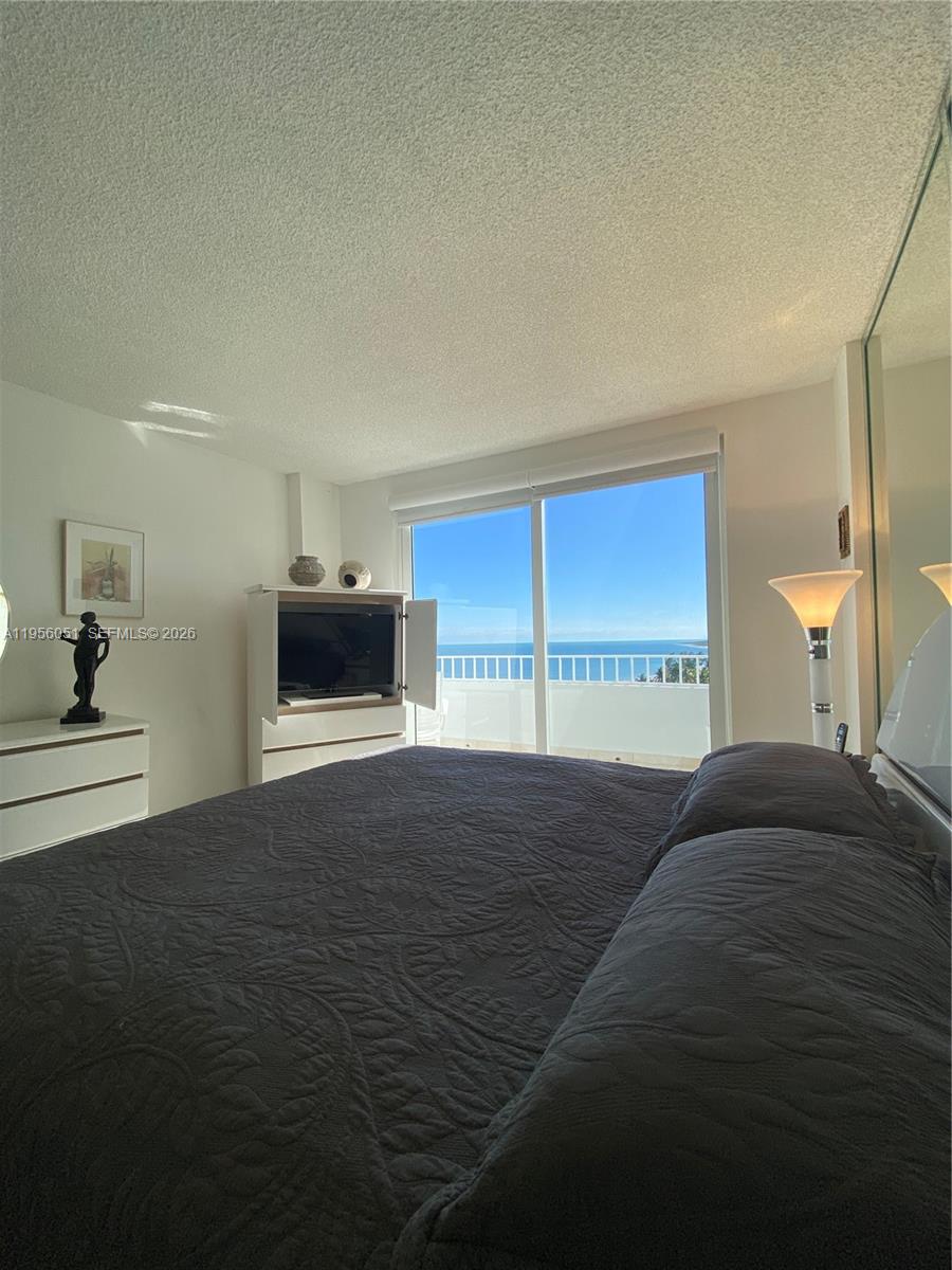 KEY BISCAYNE, FL — photo 4 of 22