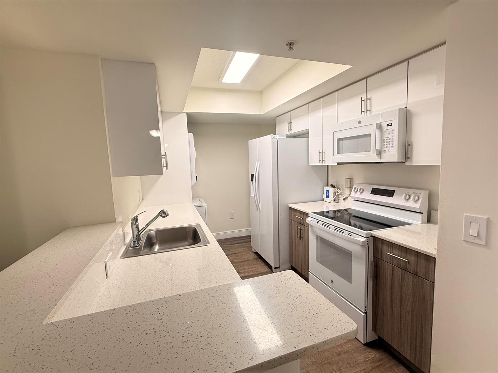 18335 NW 68 Avenue # 406, Hialeah FL 33015
