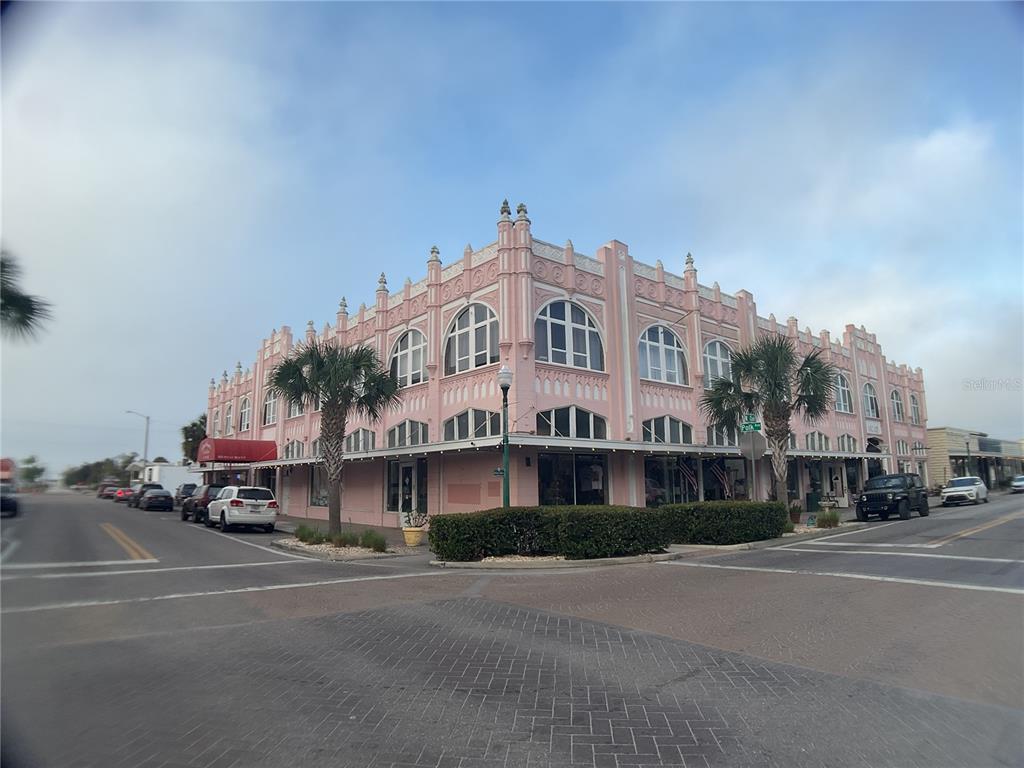 101 W OAK STREET