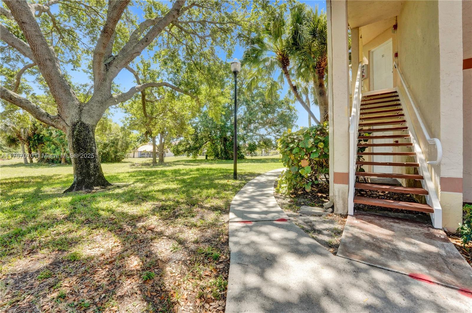 3460 N Pinewalk Dr N # 321, Margate FL 33063