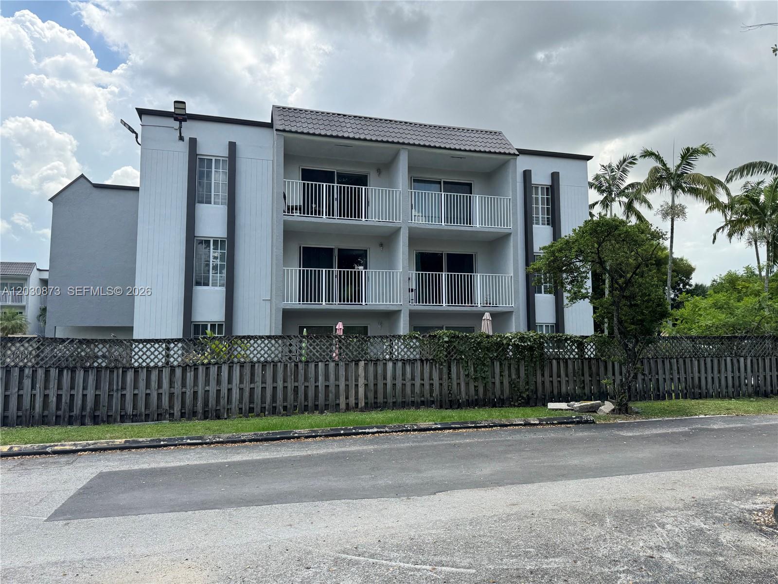 5201 Geneva Way # 308, Doral FL 33166
