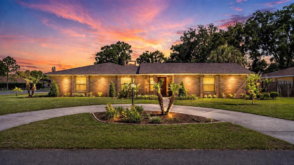 906 CRESTVIEW DRIVE
