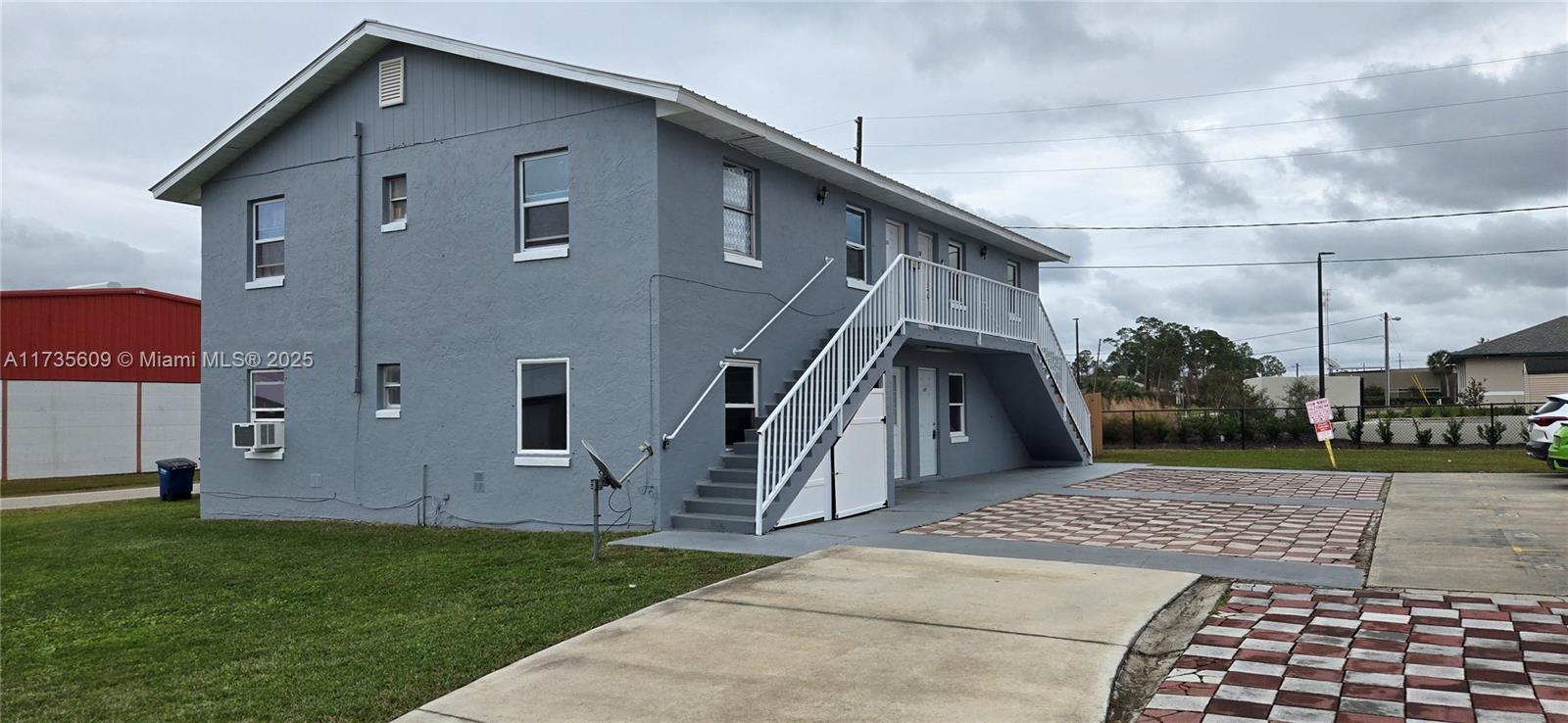 SEBRING, FL — photo 3 of 10