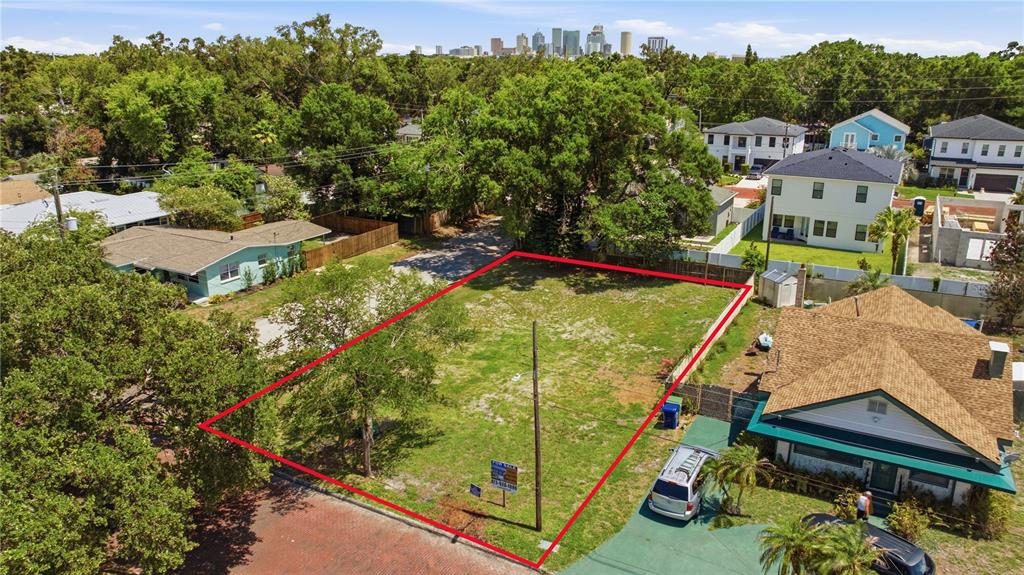 An aerial view shows a vacant rectangular lot outlined in red between two residential houses — 904 W FRIBLEY STREET, TAMPA, FL
