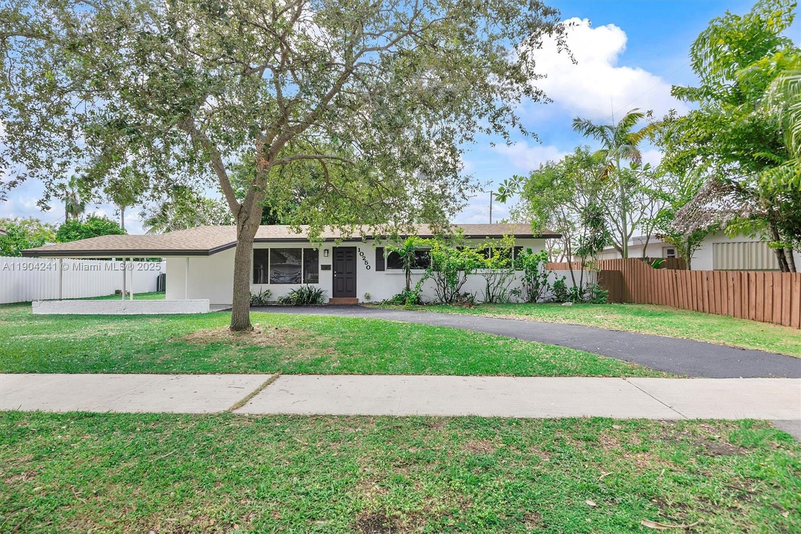 10250 Pan American Dr, Cutler Bay FL 33189