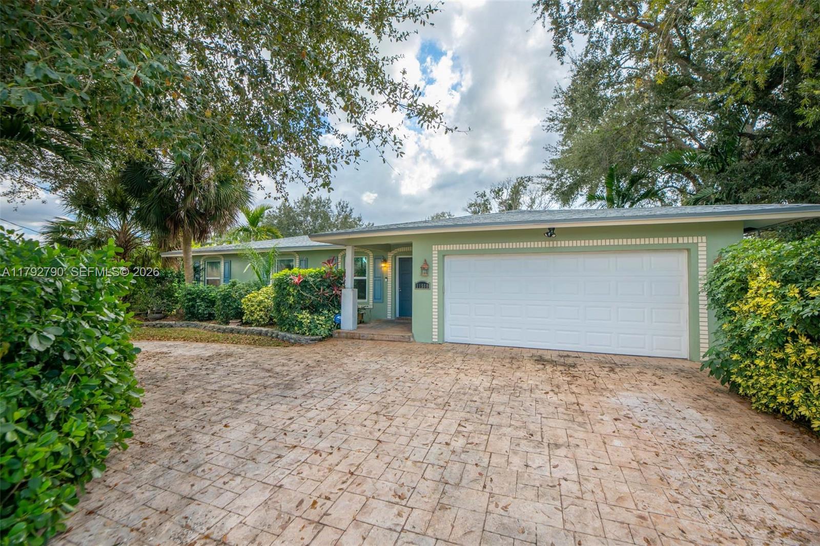 11560 NW 26th St, Plantation FL 33323