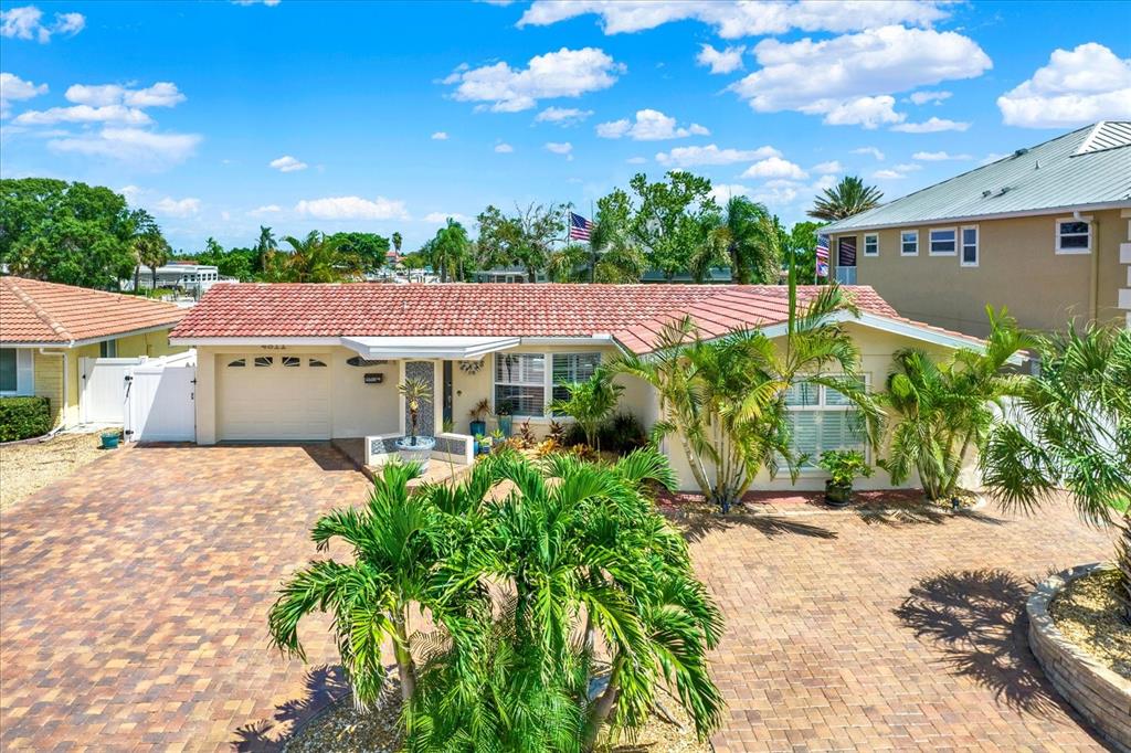 4811 SHELL STREAM BOULEVARD