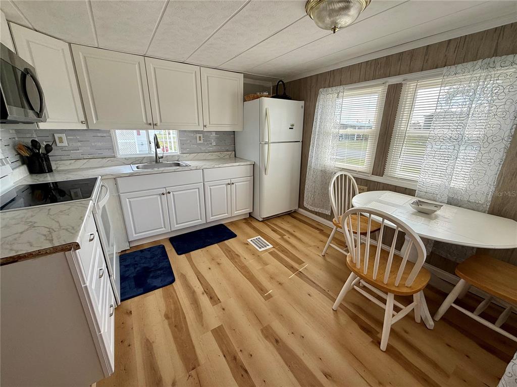 1360 IBIS DRIVE, ENGLEWOOD, FL — photo 2 of 20