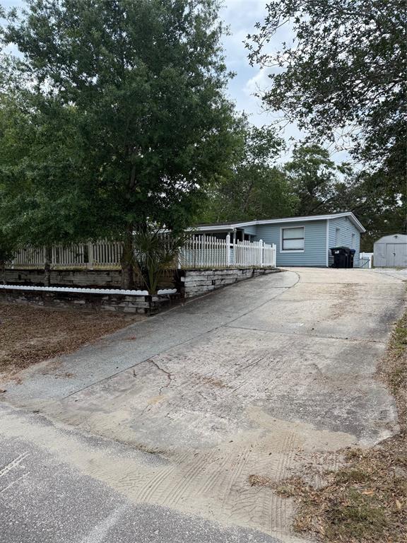 1238 LAKECREST DRIVE