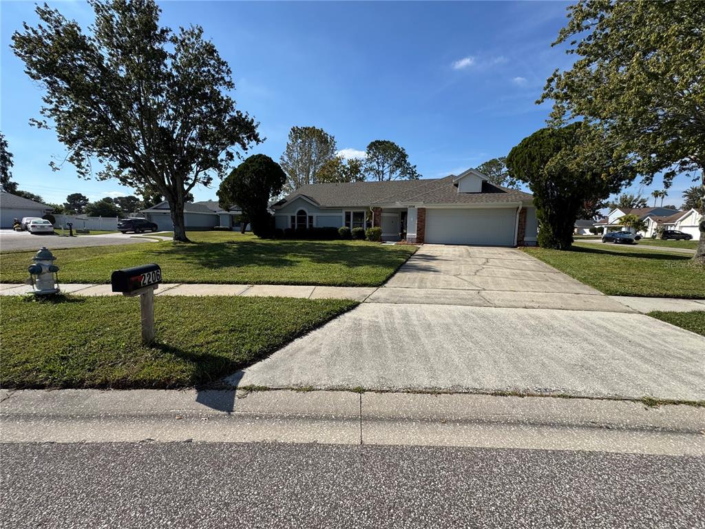 2206 FAIRMONT CIRCLE