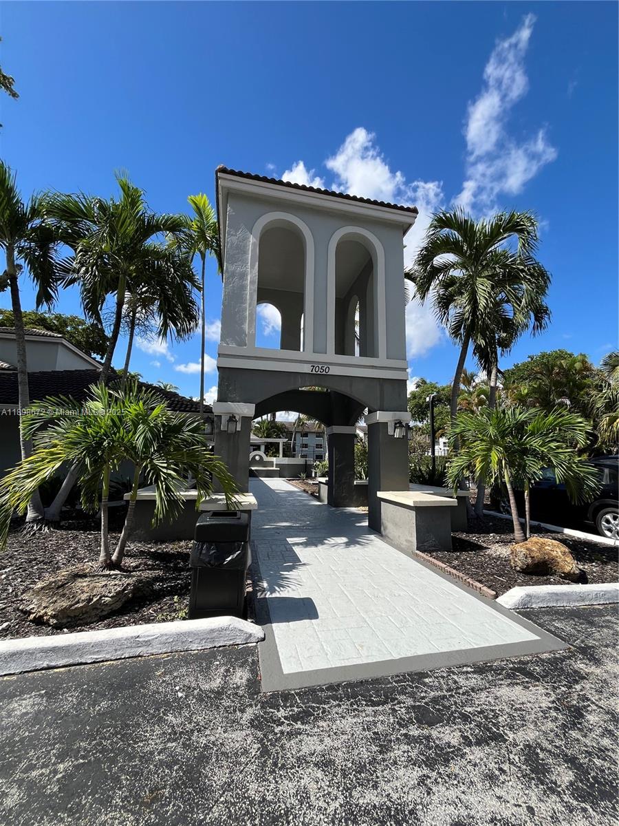 7090 NW 179th St # 102, Hialeah FL 33015