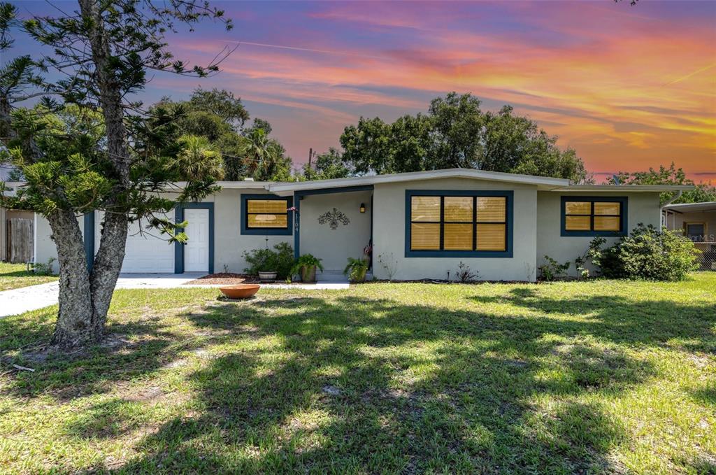 1104 GREENWOOD WAY