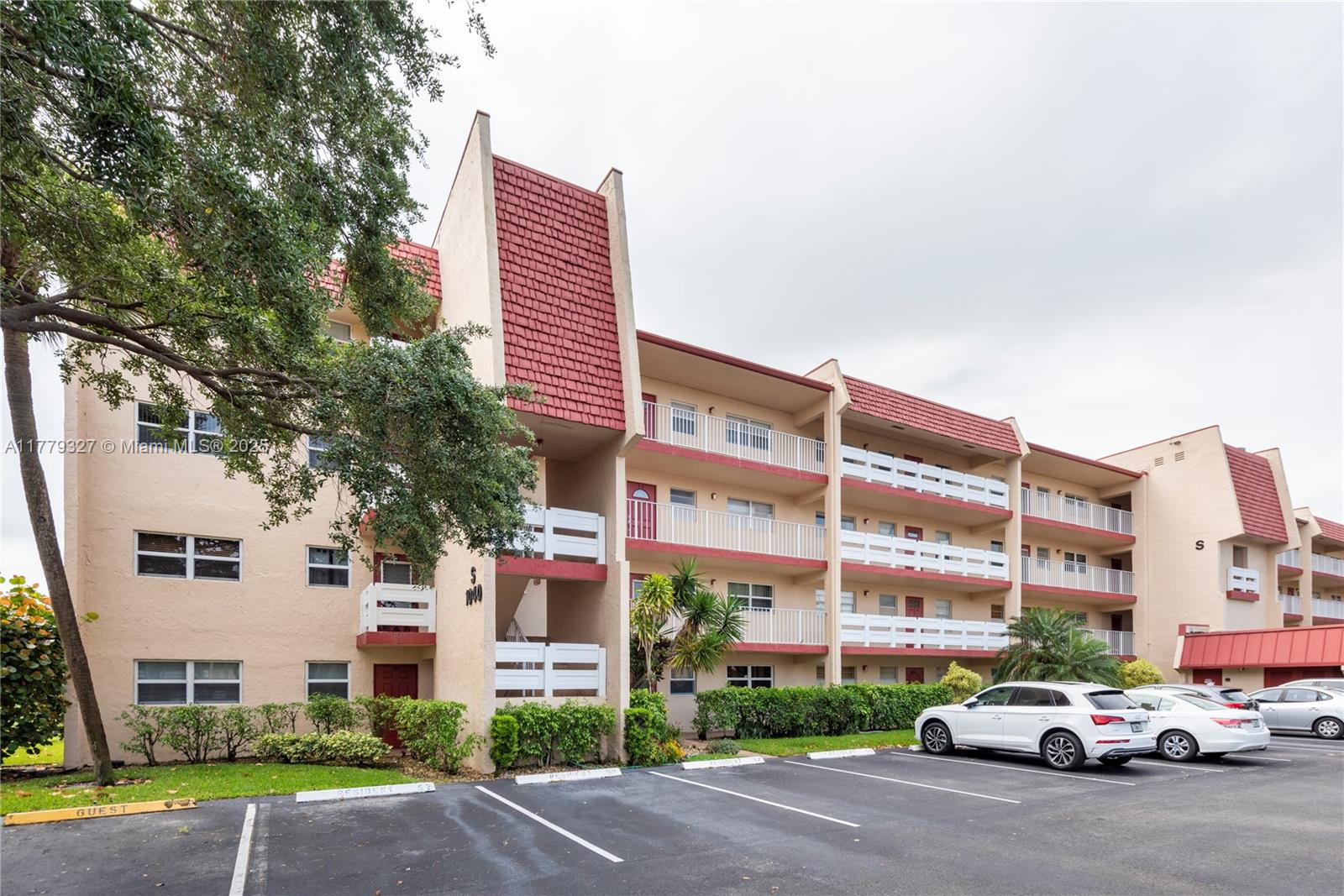 1040 Country Club Dr # 101, Margate FL 33063