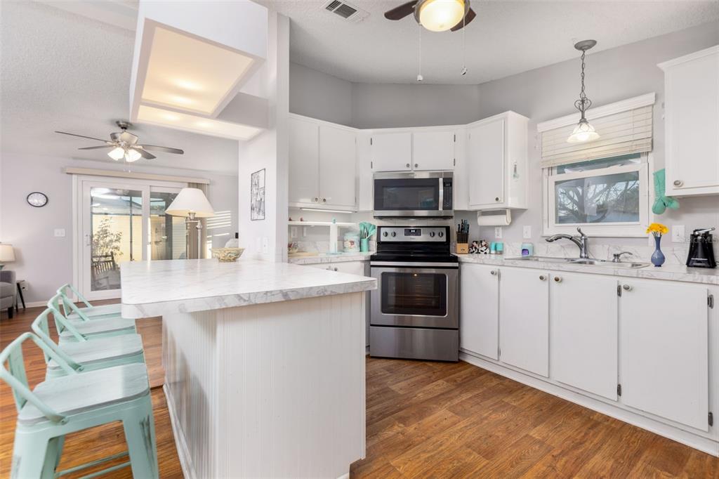 605 RAINBOW BOULEVARD, LADY LAKE, FL — photo 2 of 27