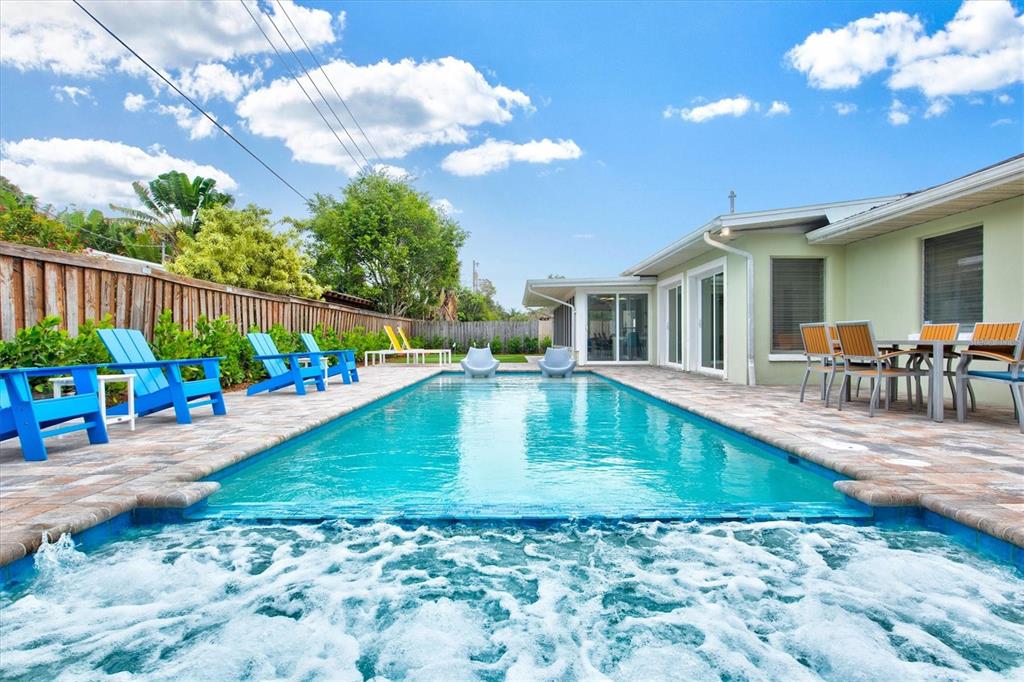 2473 DAVIS BOULEVARD, SARASOTA, FL — photo 4 of 30