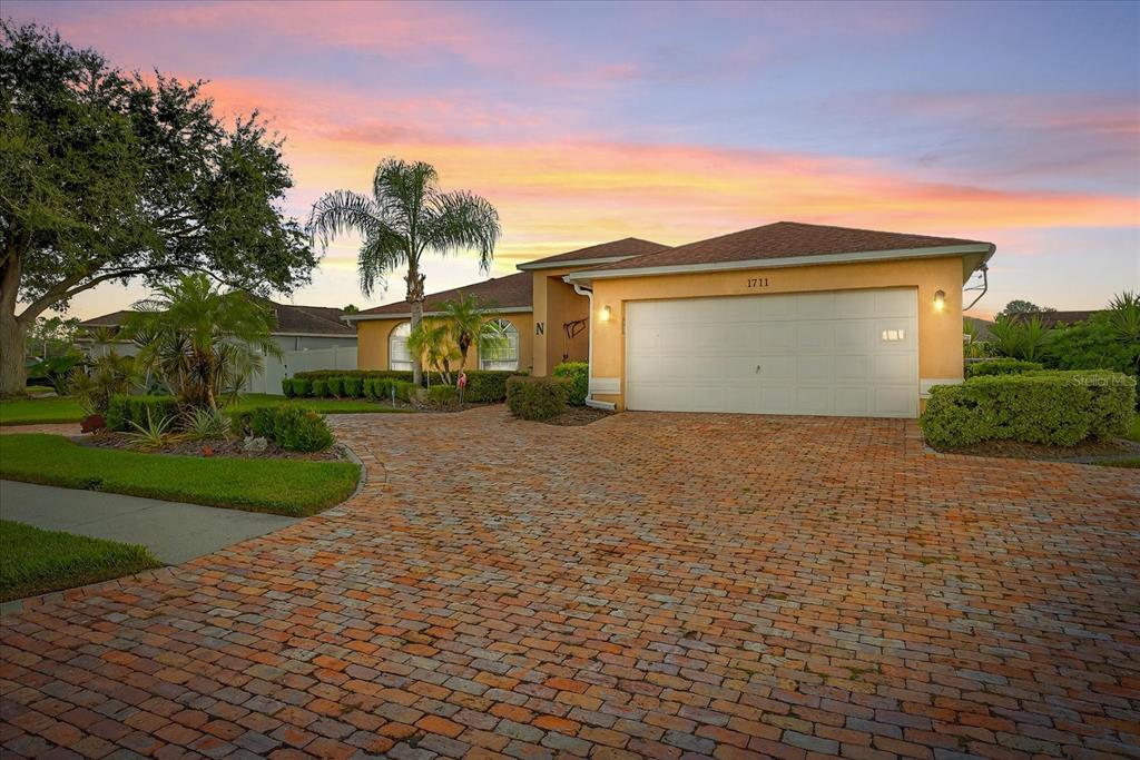 1711 GLEN OAK LANE