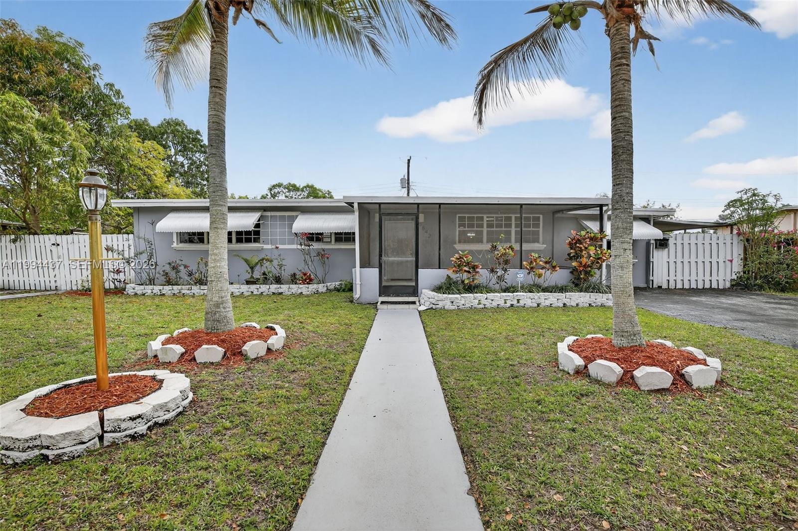 6842 NW 15th St, Plantation FL 33313