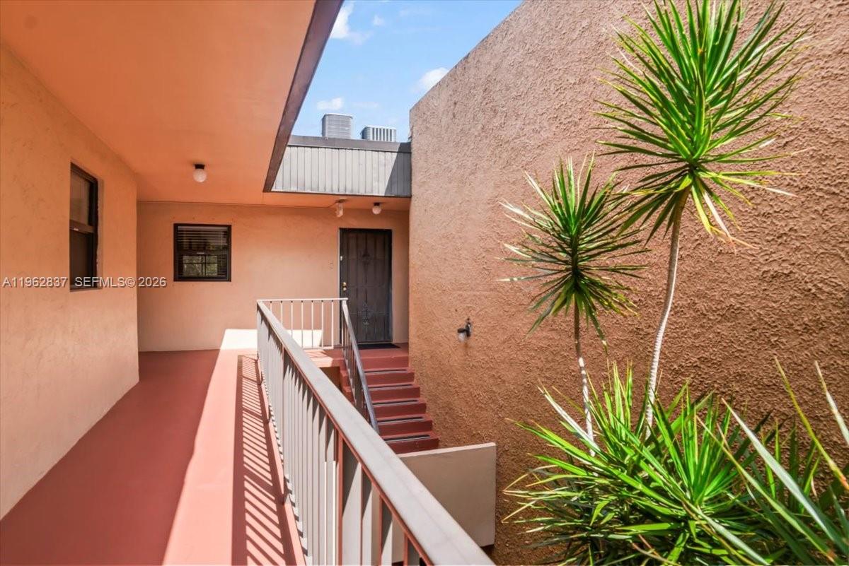 8851 N New River Canal Rd # 16E, Plantation FL 33324