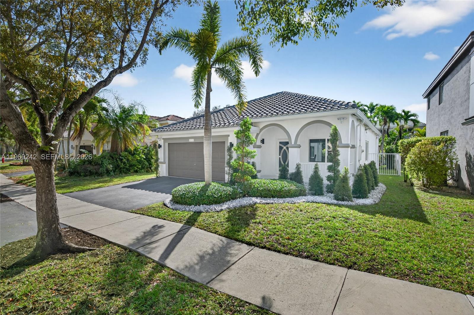4115 Sabal Ridge Cir, Weston FL 33331