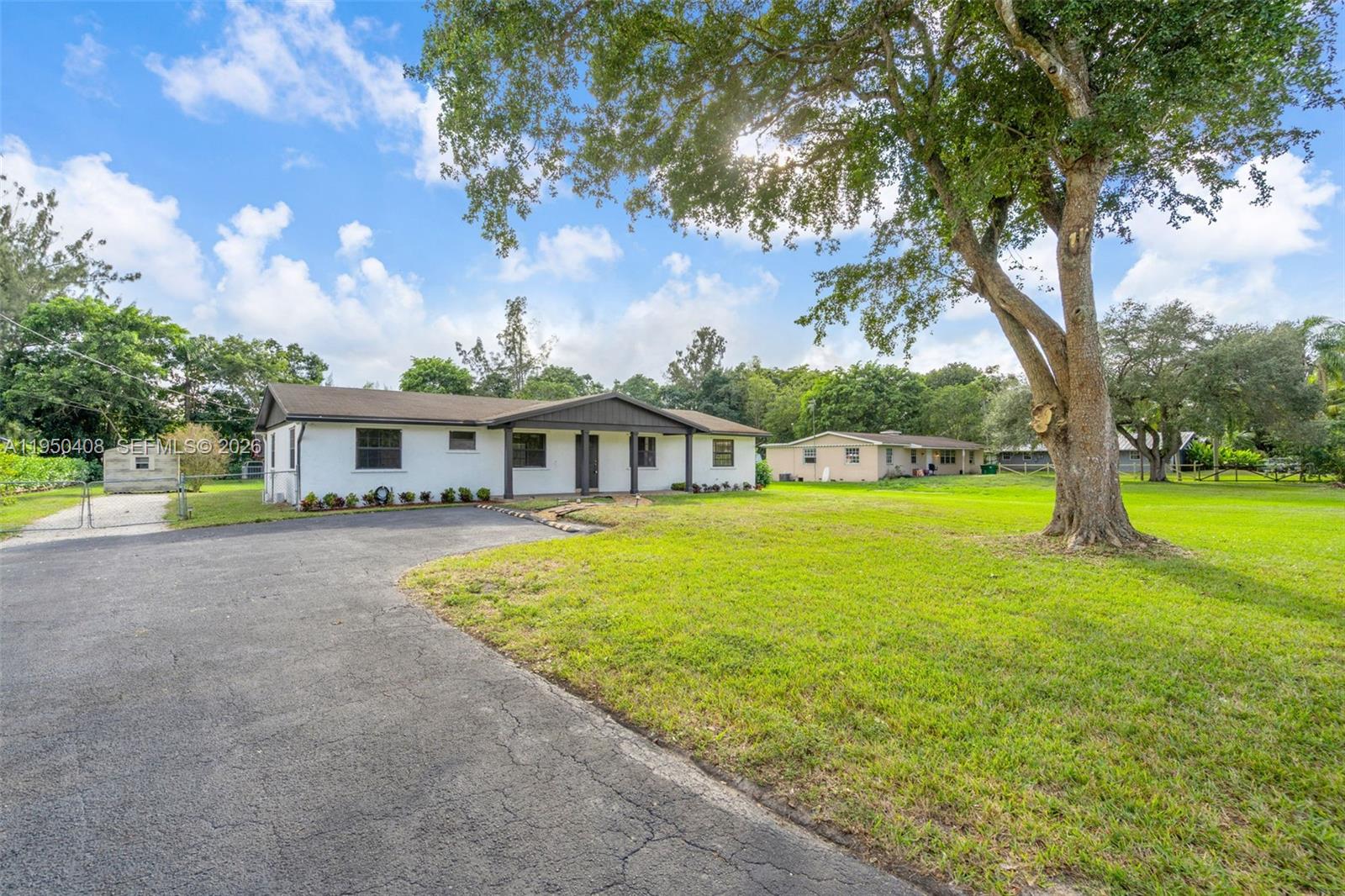 14230 SW 14th St, Davie FL 33325