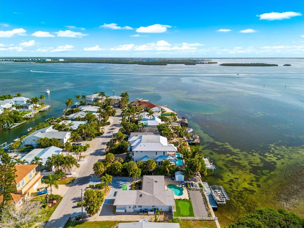 511 BAYVIEW DRIVE, HOLMES BEACH, FL — photo 3 of 30