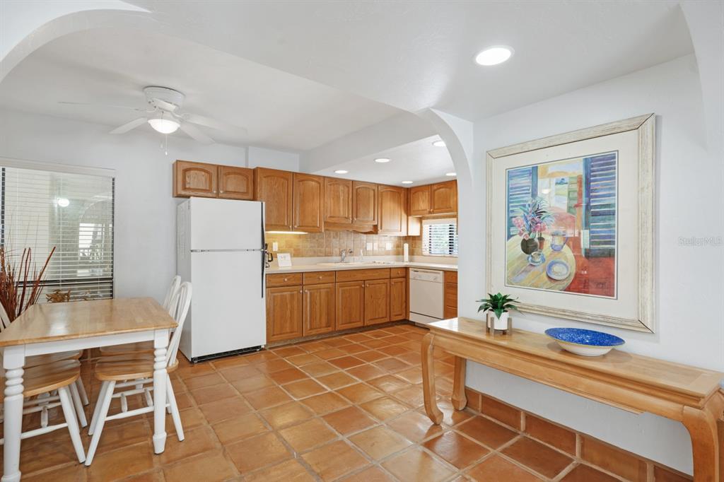 6157 MIDNIGHT PASS ROAD UNIT E22, SARASOTA, FL — photo 2 of 30
