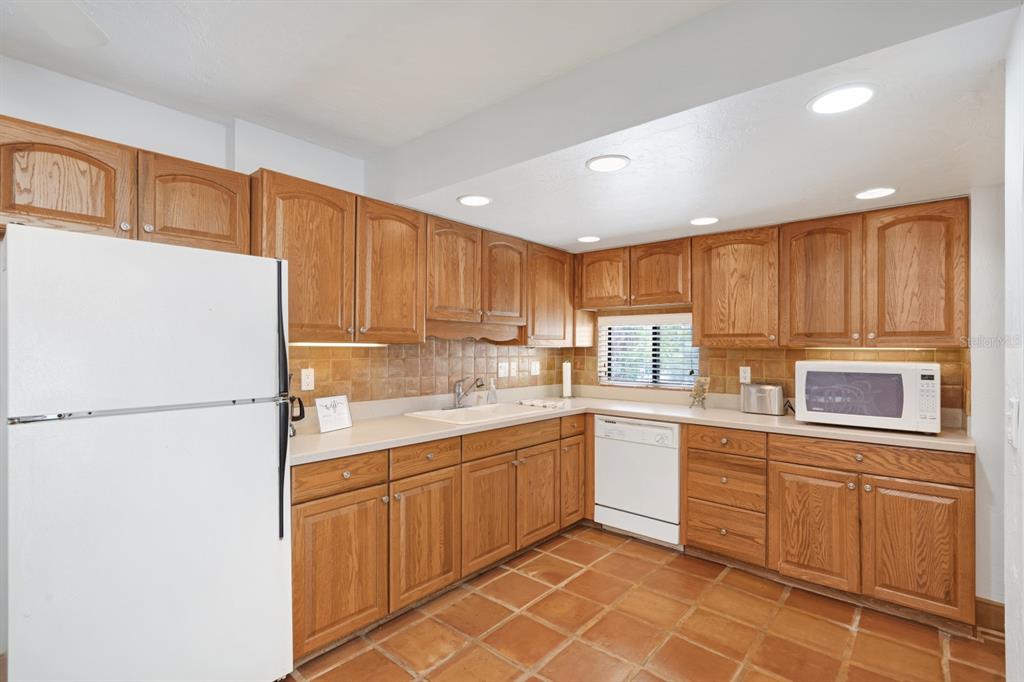 6157 MIDNIGHT PASS ROAD UNIT E22, SARASOTA, FL — photo 4 of 30